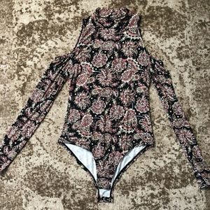 Cute bodysuit with cut out sleeves